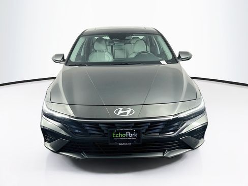 Used 2025 Hyundai Elantra Limited FWD image 2