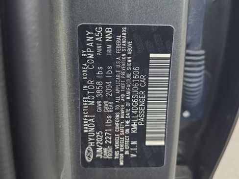 Used 2025 Hyundai Elantra SE FWD image 23