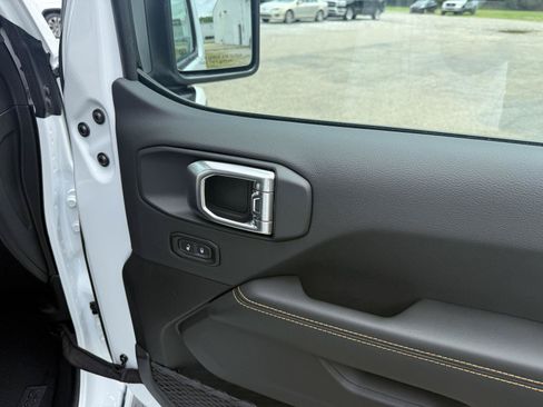 New 2026 Jeep Wrangler Unlimited Sahara AWD/4WD image 40