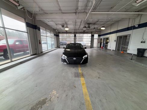 Used 2025 Nissan Altima 2.5 SV image 16