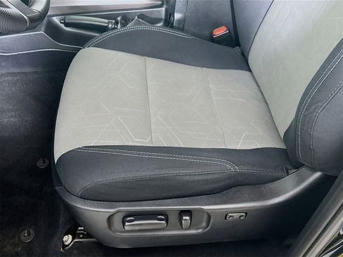 Used 2020 Toyota Tacoma TRD Off-Road image 16