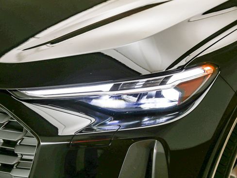 Certified 2025 Audi Q5 Premium Plus w/ Premium Plus AWD/4WD image 8