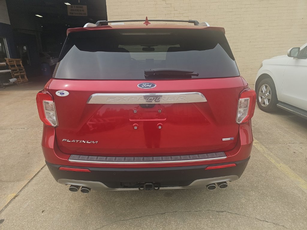 Used 2020 Ford Explorer Platinum w/ Premium Technology Package AWD/4WD image 2