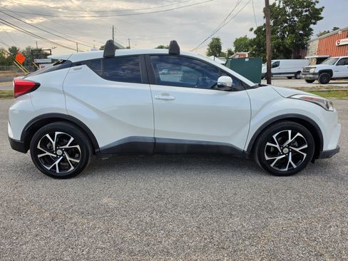 Used 2018 Toyota C-HR XLE FWD image 8