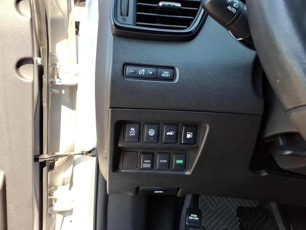 Certified 2019 Nissan Rogue SV AWD/4WD image 12