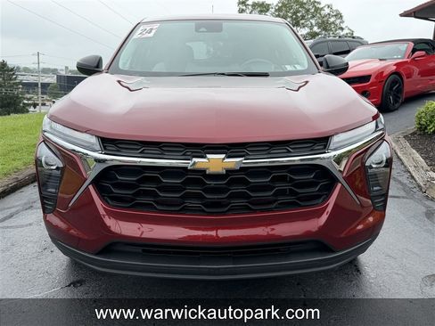 Used 2024 Chevrolet Trax LS FWD image 2