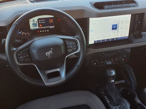 Used 2023 Ford Bronco Wildtrak image 13