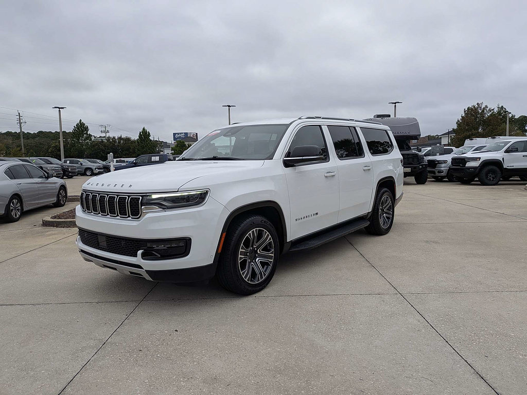 Used 2024 Jeep Wagoneer L Series II w/ Flexible Seating Group RWD image 9