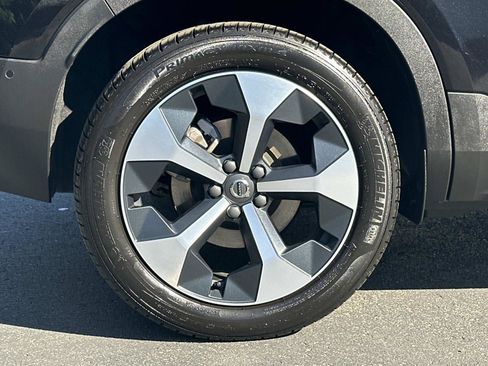 Certified 2025 Volvo XC40 B5 Plus w/ Protection Package Premier image 27