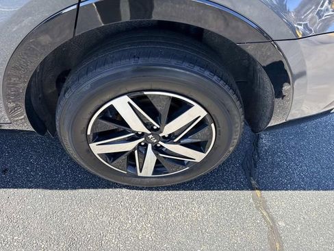 Used 2021 Kia Sorento EX image 17