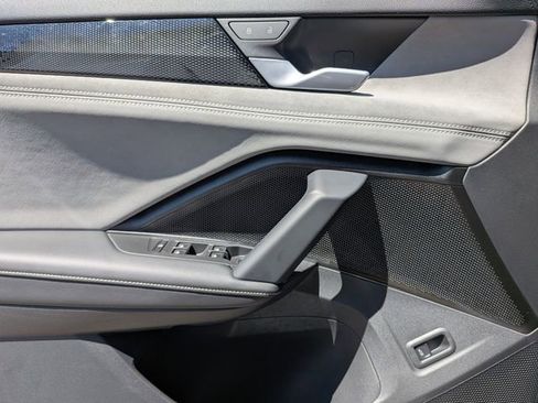 New 2026 Volkswagen Tiguan SE FWD image 31