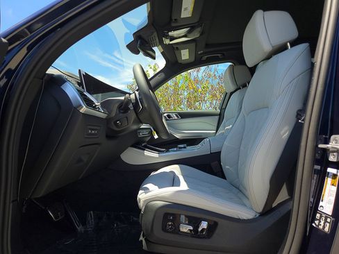 New 2026 BMW X5 xDrive40i w/ M Sport Package AWD/4WD image 8