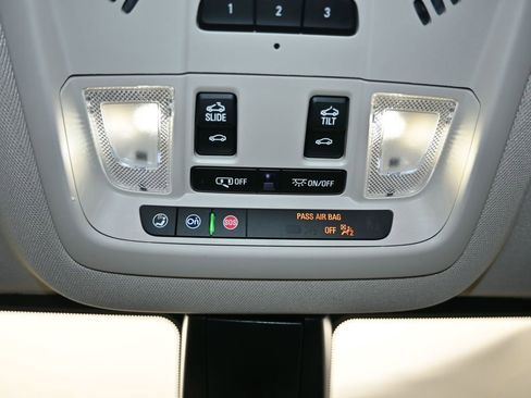 Used 2023 GMC Acadia Denali w/ Denali Technology Package image 23