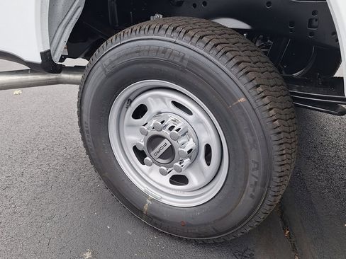 New 2026 Ford F250 XL w/ XL Chrome Package image 22