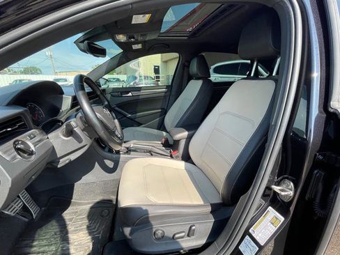 Used 2022 Volkswagen Passat 2.0T R-Line image 9