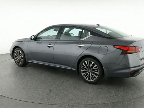 Used 2025 Nissan Altima 2.5 SV FWD image 6