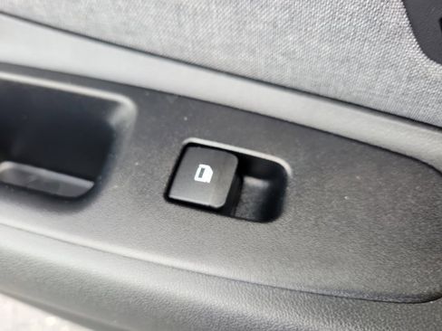 Used 2024 Hyundai Elantra Limited image 17