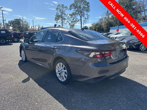 Used 2023 Toyota Camry LE image 5