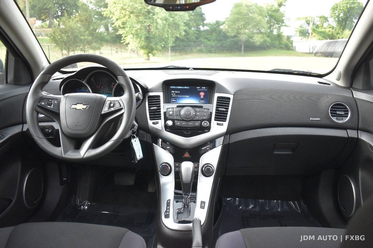 Used 2015 Chevrolet Cruze LT w/ Sun And Sound Package FWD image 18
