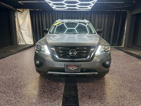 Used 2020 Nissan Pathfinder SV image 2