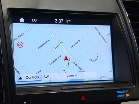 Used 2016 Ford Taurus Limited w/ Equipment Group 301A AWD/4WD image 7