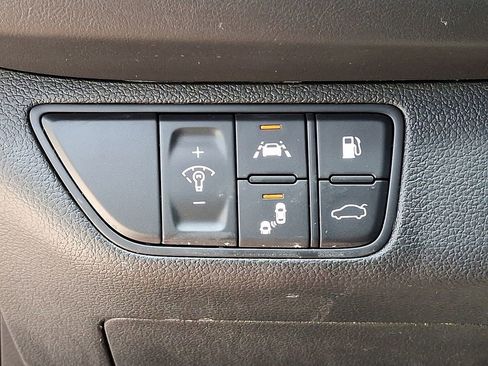 Used 2020 Genesis G70 2.0T image 29