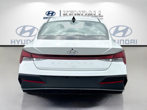 New 2026 Hyundai Elantra SE FWD image 5