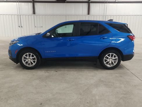 Used 2024 Chevrolet Equinox LS w/ LS Convenience Package FWD image 2