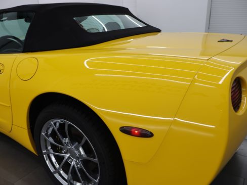 Used 2000 Chevrolet Corvette Convertible w/ Memory Pkg RWD image 23