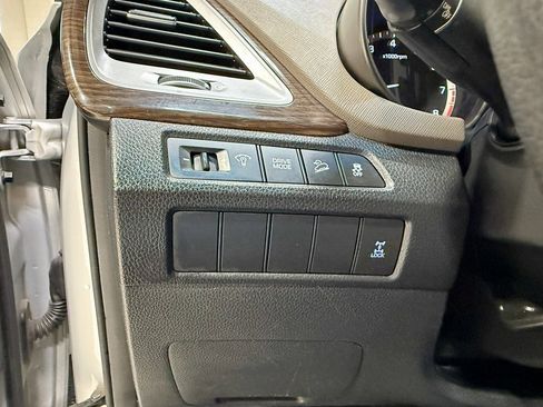 Used 2017 Hyundai Santa Fe SE image 13