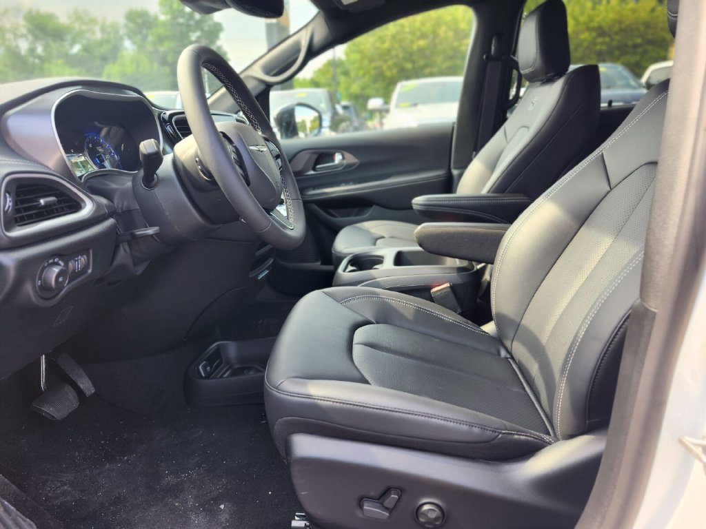 New 2026 Chrysler Pacifica Select w/ S Appearance Package AWD/4WD image 19