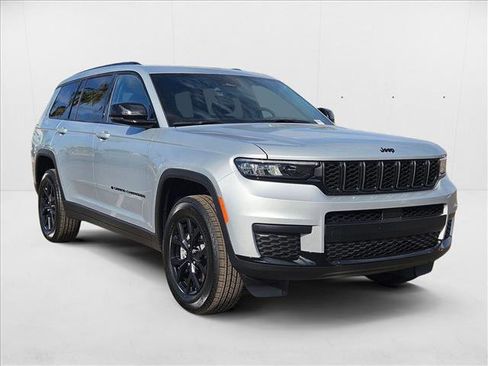 New 2025 Jeep Grand Cherokee L Altitude image 3