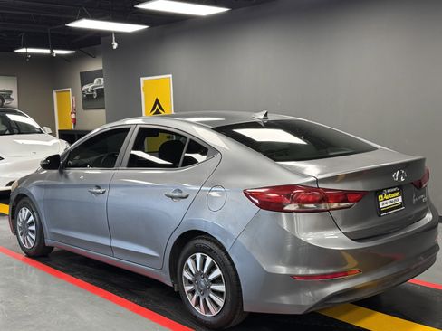Used 2017 Hyundai Elantra SE image 7