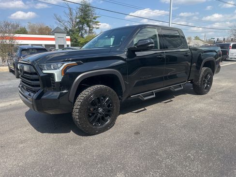 Used 2025 Toyota Tundra Limited AWD/4WD image 11