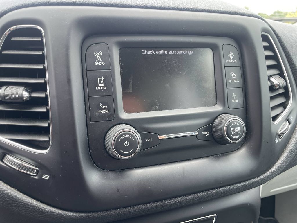 Used 2018 Jeep Compass Latitude AWD/4WD image 13