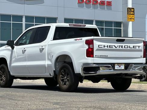 Used 2022 Chevrolet Silverado 1500 LT AWD/4WD image 5