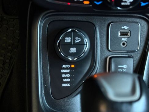 Used 2018 Jeep Compass Trailhawk w/ Navigation Group AWD/4WD image 50