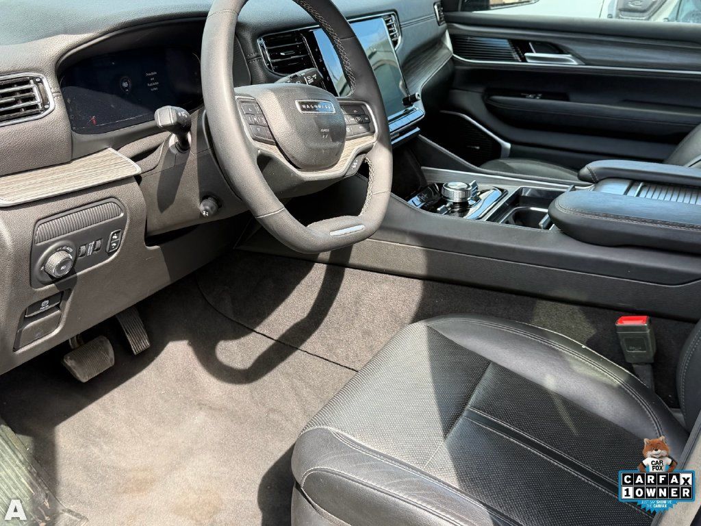 Used 2024 Jeep Wagoneer L Series III w/ Flexible Seating Group AWD/4WD image 7