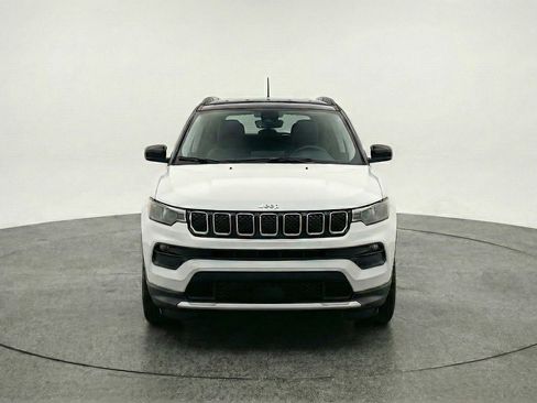 Used 2025 Jeep Compass Limited AWD/4WD image 2