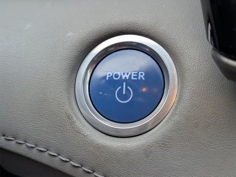 Used 2020 Toyota Highlander Limited image 19