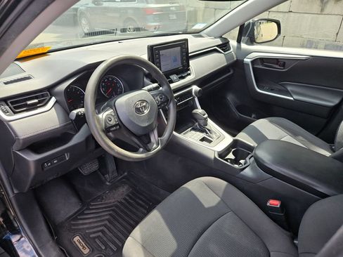 Used 2021 Toyota RAV4 LE AWD/4WD image 9