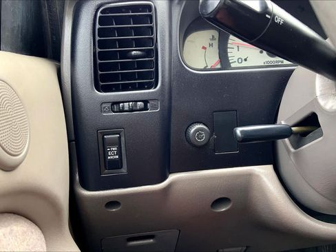 Used 2003 Toyota Tacoma PreRunner RWD image 32