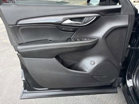 Used 2022 Buick Envision Essence w/ Sport Touring Package FWD image 9