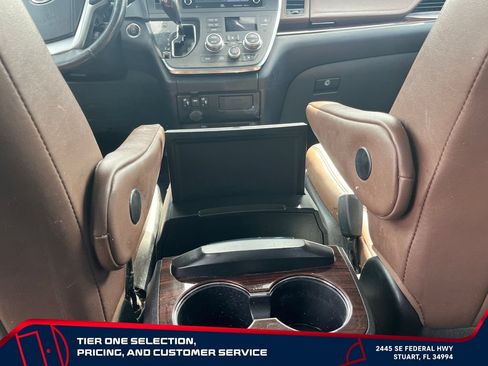 Used 2018 Toyota Sienna Limited Premium FWD image 16