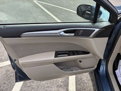 Used 2019 Ford Fusion SE image 13