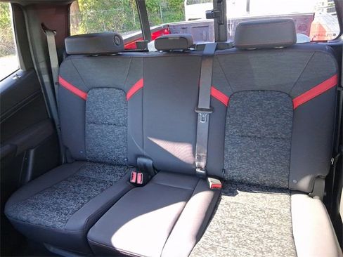 Used 2025 Chevrolet Colorado Z71 w/ Technology Package image 13