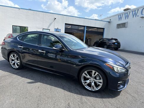 Used 2017 INFINITI Q70 3.7 w/ Sport Package RWD image 13