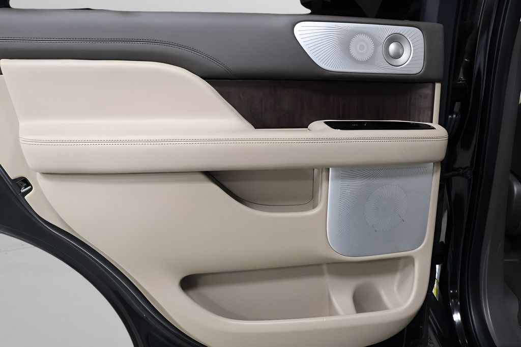 Used 2022 Lincoln Navigator Reserve AWD/4WD image 26
