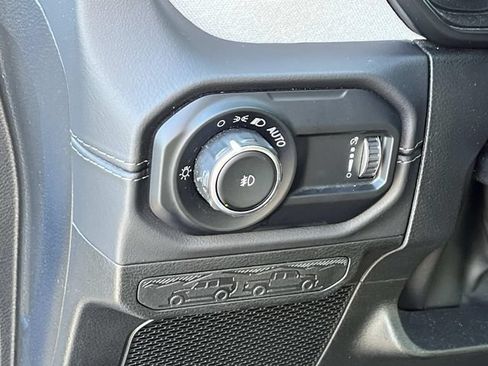 Used 2025 Jeep Wrangler Unlimited Sahara AWD/4WD image 27