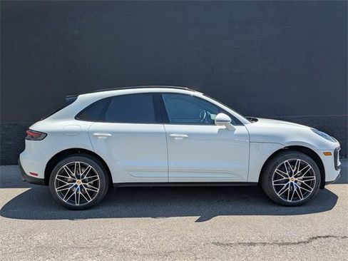 Certified 2025 Porsche Macan image 9